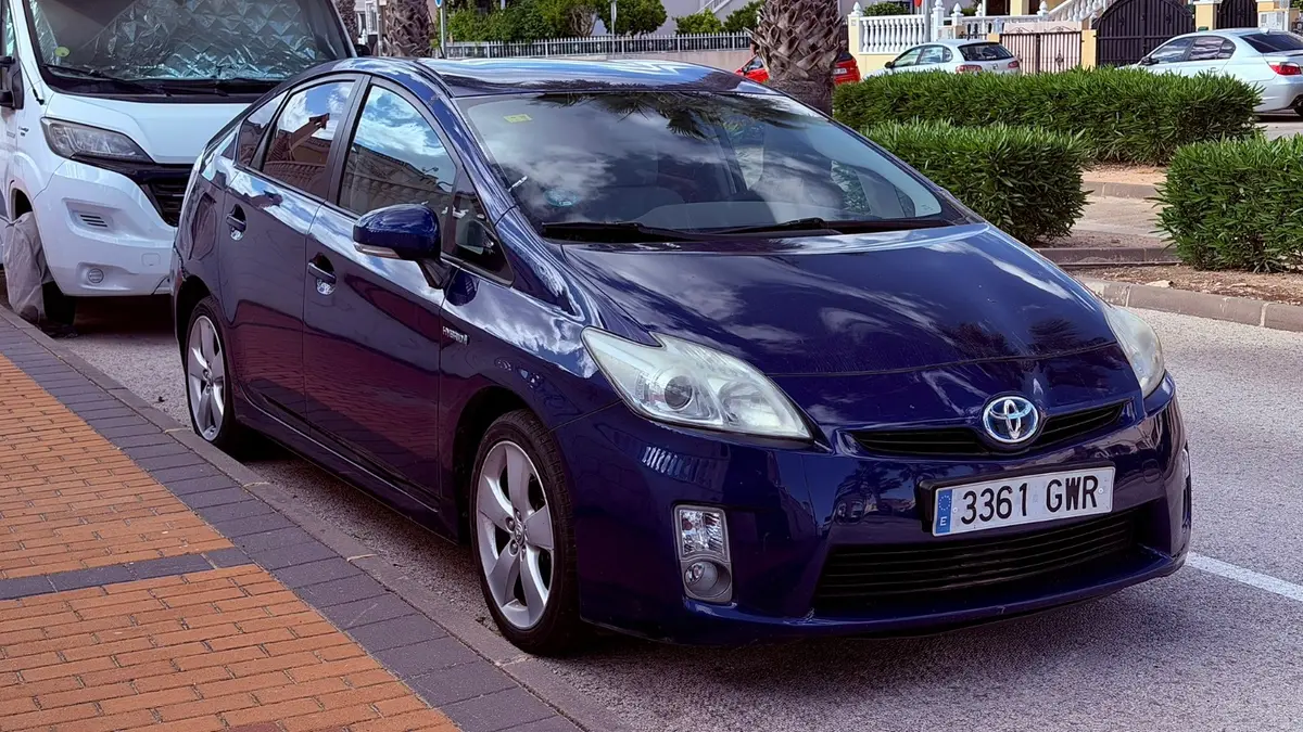 Toyota Prius Advance Hybrid 2010 — 1